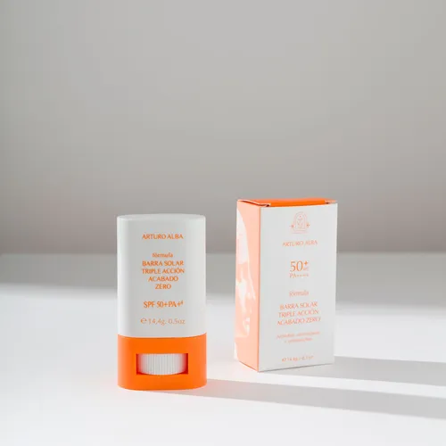 Arturo Alba Barra Solar Triple Acción Acabado Zero SPF 50+ 14.4G
