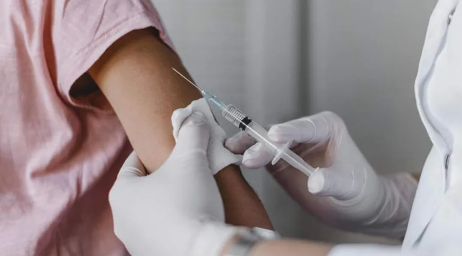 Encuesta en farmacias: un 4% de pacientes no se vacunará de la covid-19