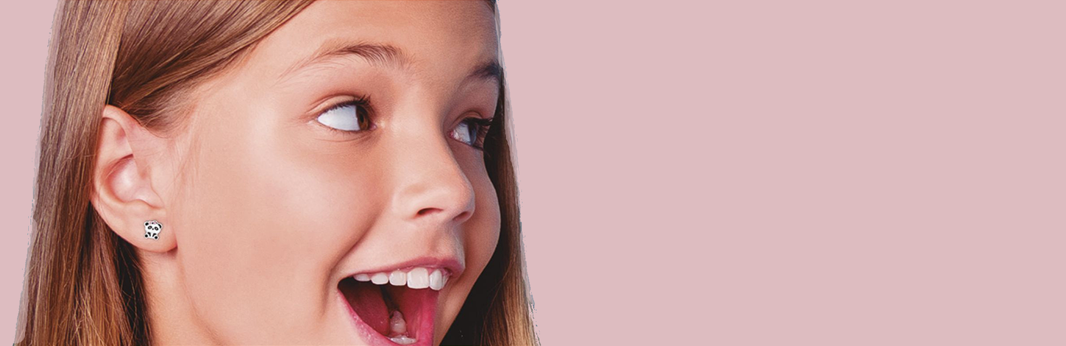 Nena mostrant les arracades