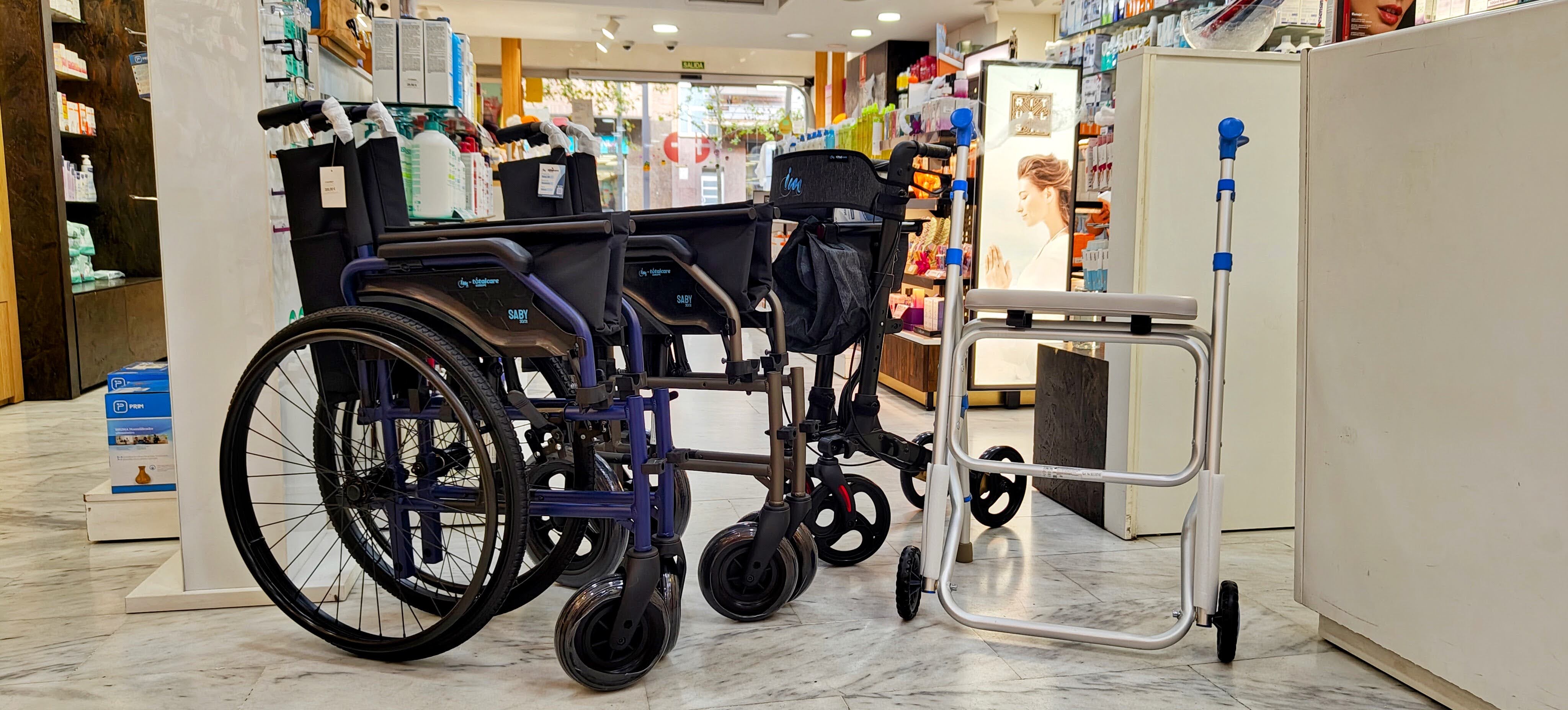 Imatge de cadires de rodes i caminadors en lloguer